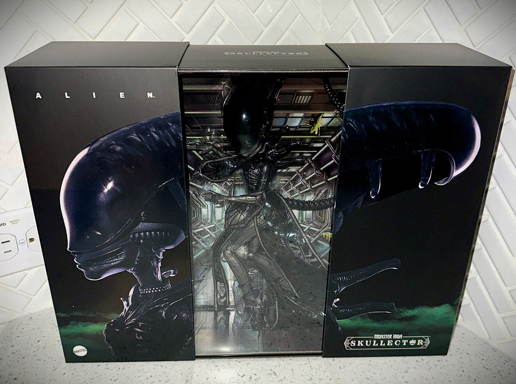 Monster High Skullector Alien Xenomorph Facehugger Fashion Doll