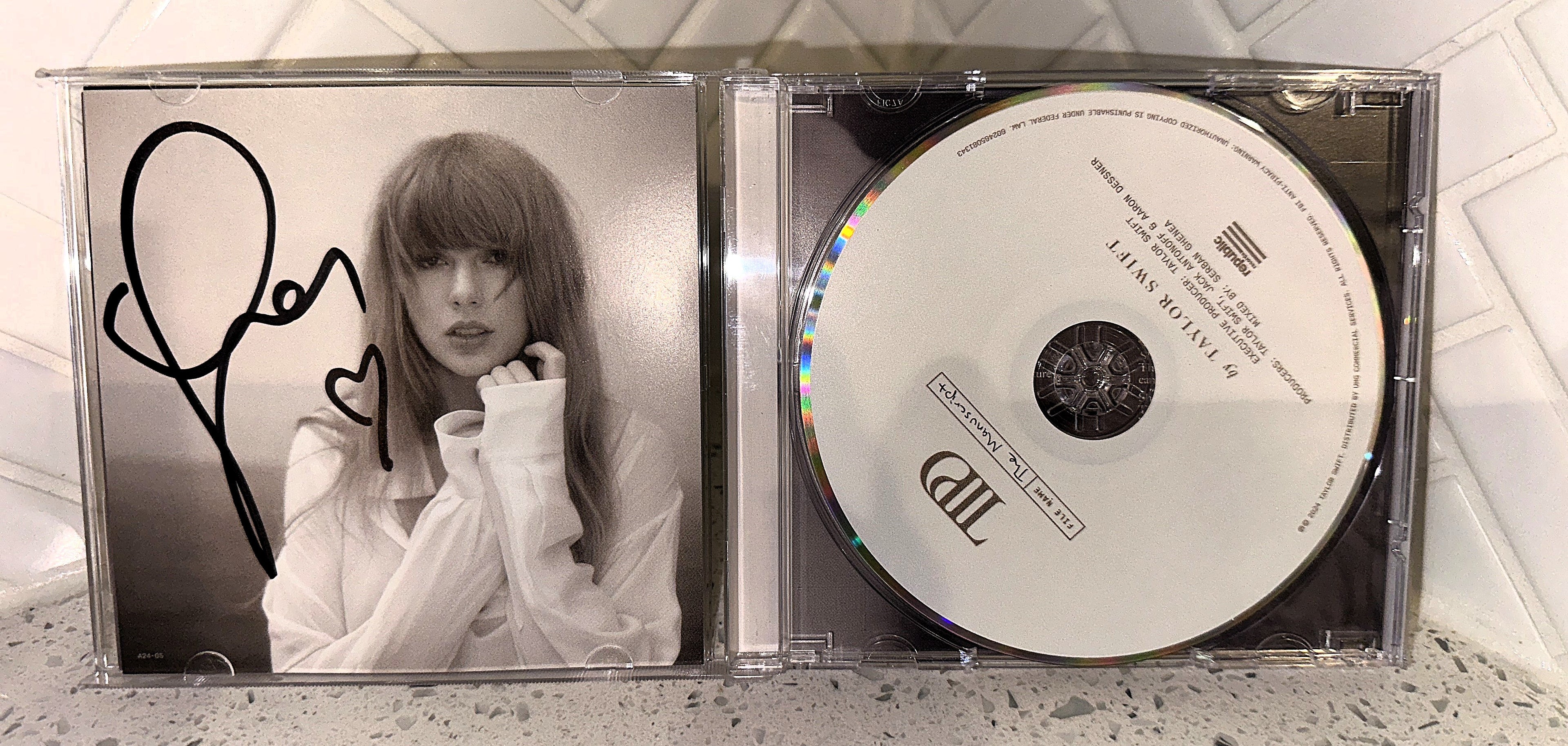 Taylor Swift CD ~ The Tortured Poets Department ~ Signed with Heart – Limited Collectibles